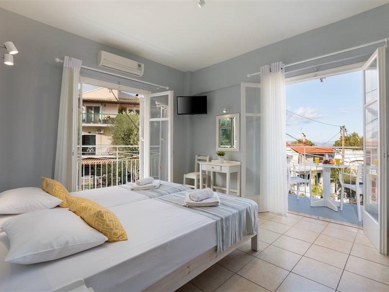 Bella Vista Beach Hotel And Studios Benitses  Exterior photo